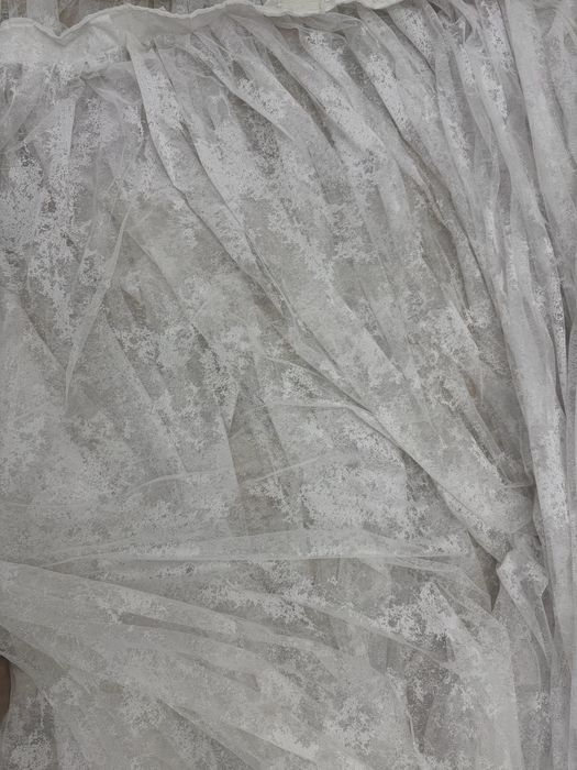 Продается белый тюль 18 метров.
