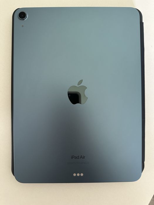 Продам iPad air 5