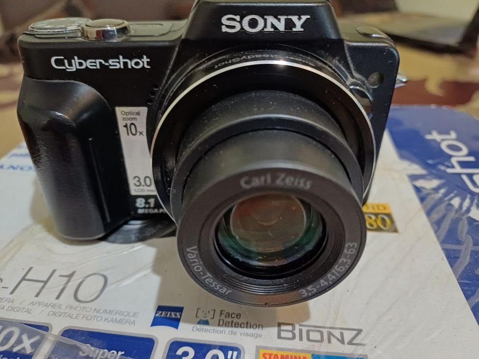 Продавам фотоапарат SONY