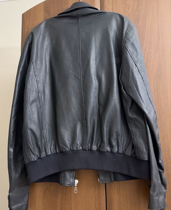 Кожено яке на Долче и Габана . В добро състояние. Размер 56