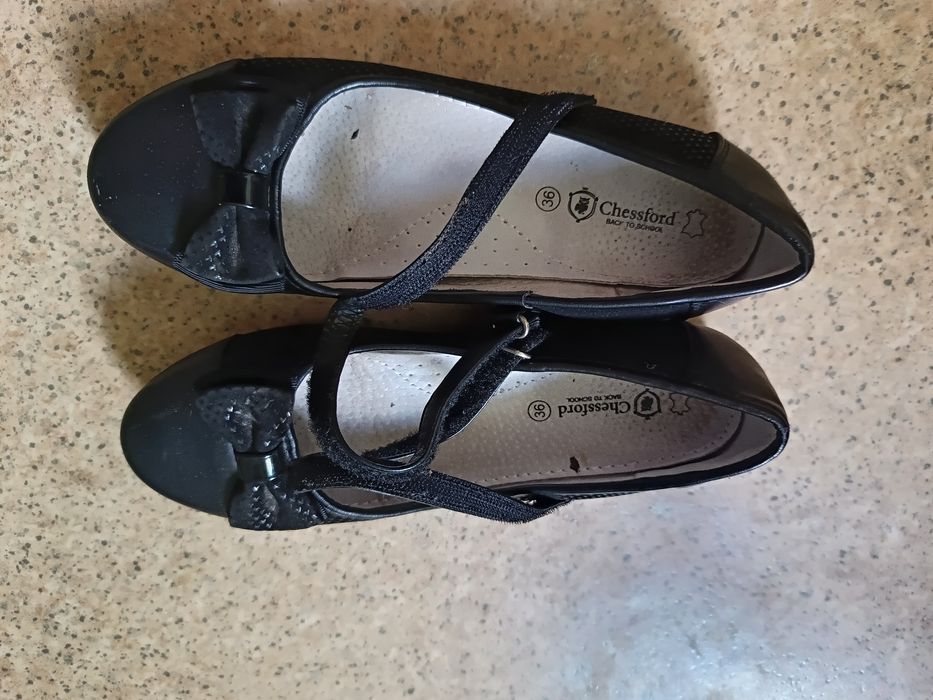 Продам туфли для школьницы.