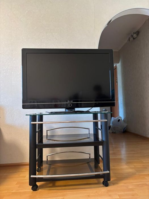 Продам телевизор Akura вместе с тумбой