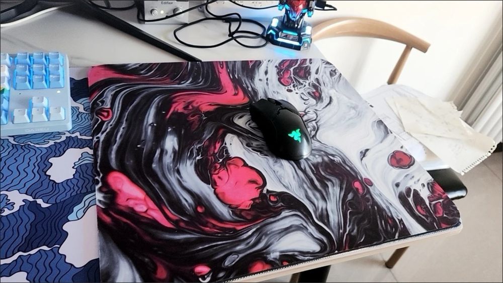 Продам игровой коврик Logitech и Artisan