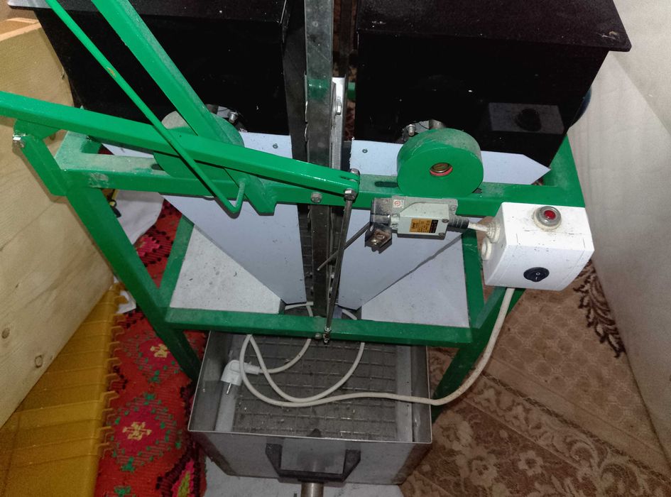 Vând descãpãcitor apicol nou