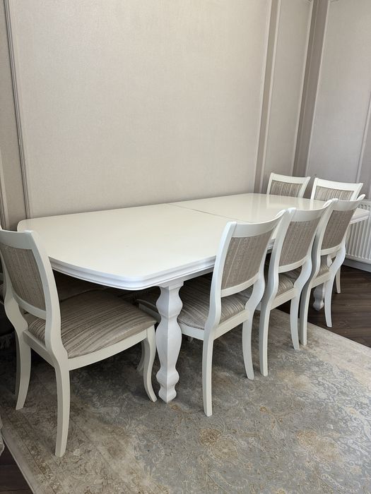 Стол со стульями