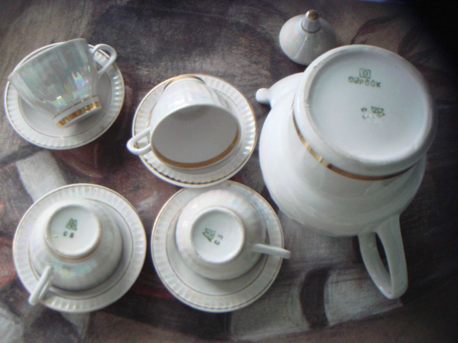 Набор СССР для кофе 4-ре чашки и кофейник отличное состояние