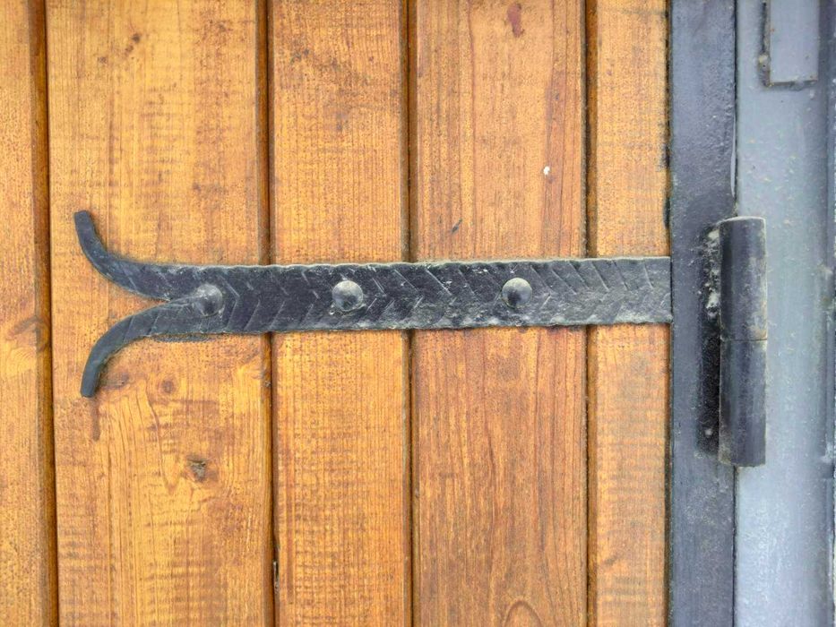 Гаражна врата - двукрила