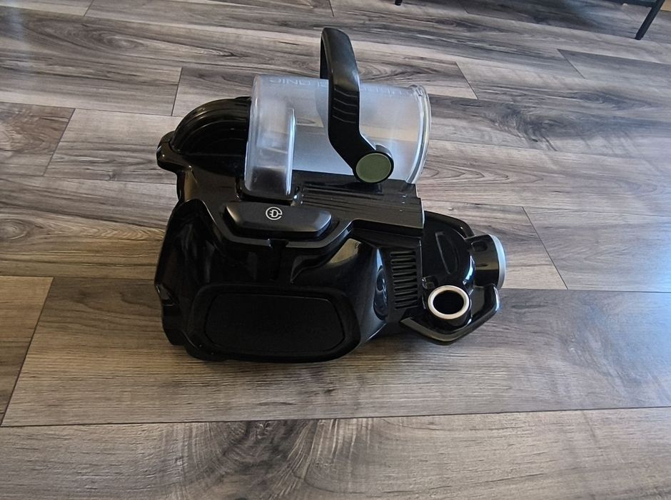 Продавам прахосмукачка AEG като нова!