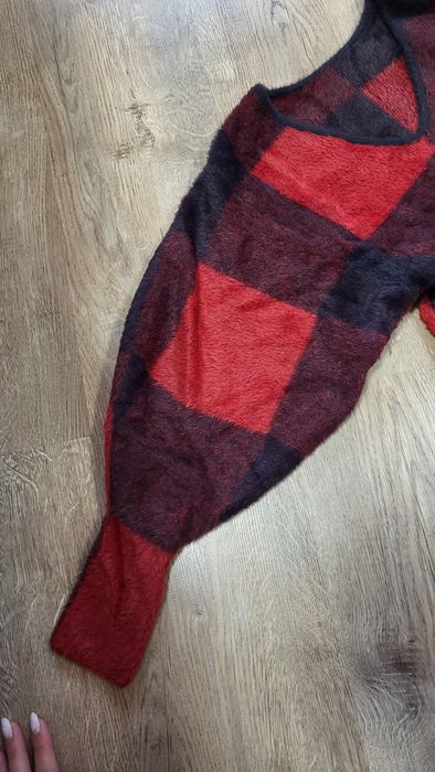 Пухена червена рокля