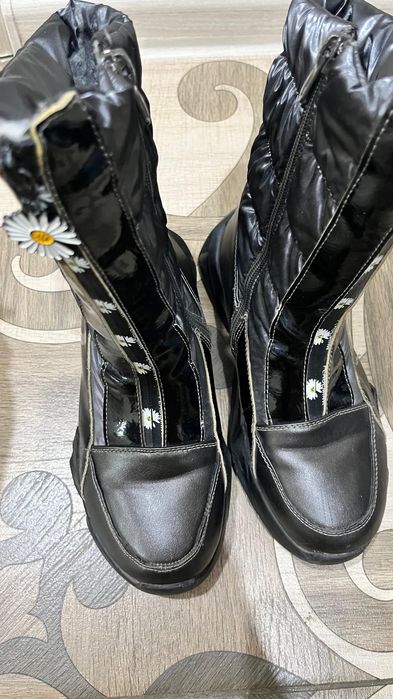 Продам зимние сапожки для девочки