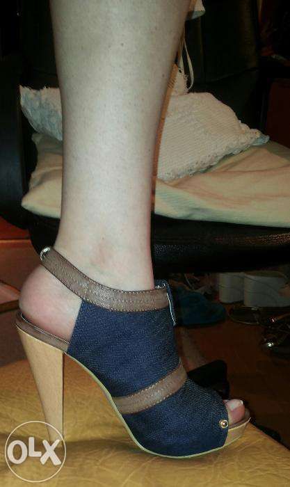 Sandale cu platforma