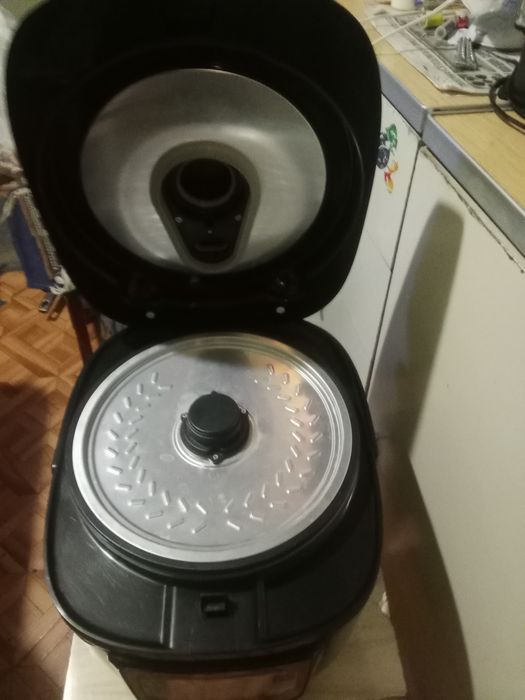 Продам мультиварку.