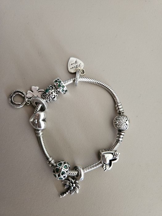 Bratara originala Pandora cu 8 charmuri
