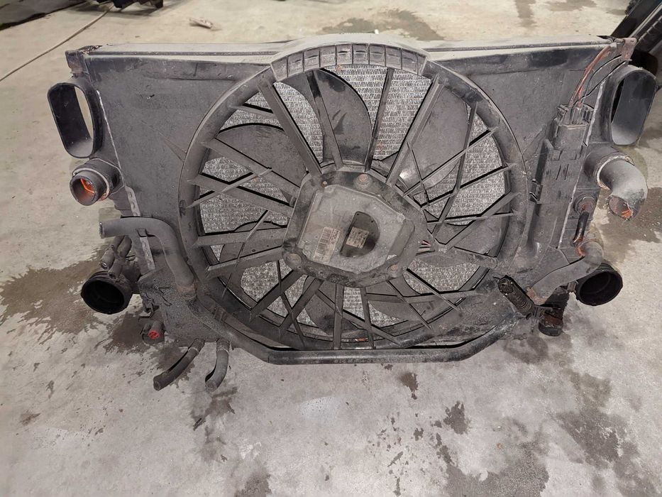 Радиатори с перка и греда с буфери и маска за Мерцедес е320цди w211