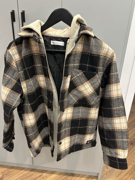 Продам бомбер на мальчика.