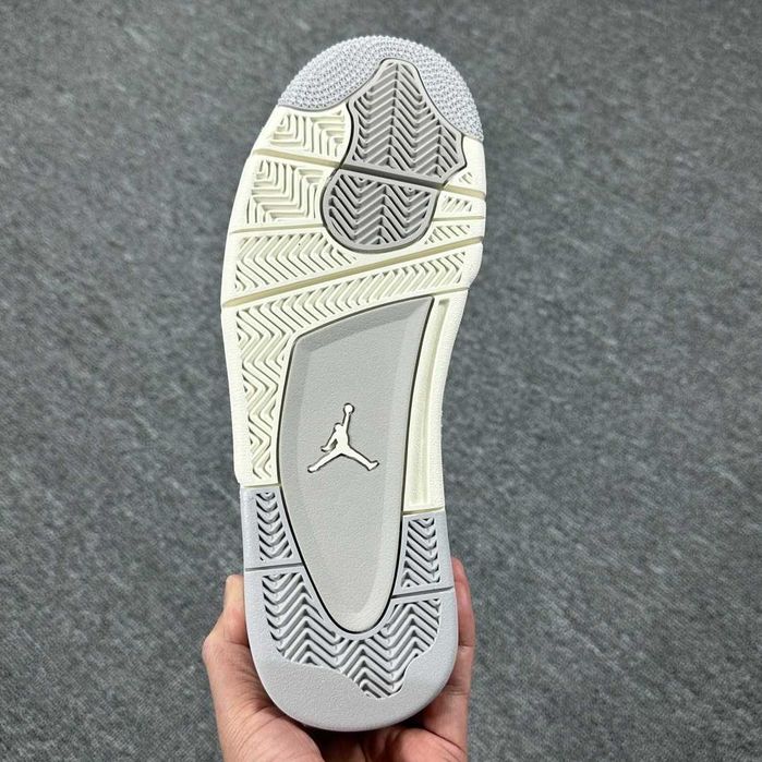 Air Jordan 4 Frozen Moments