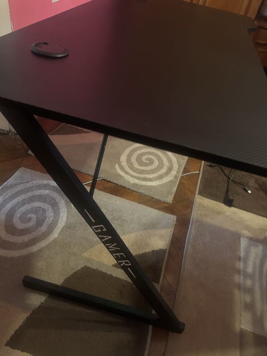 Birou gaming + cable management