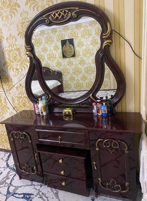 Срочно продаю мебель спальня гарнитура