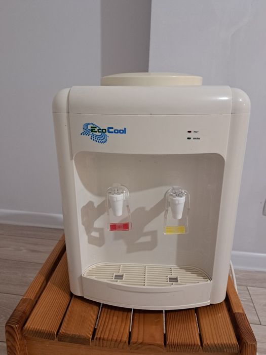 Продаётся  кулер диспенсер  для  воды