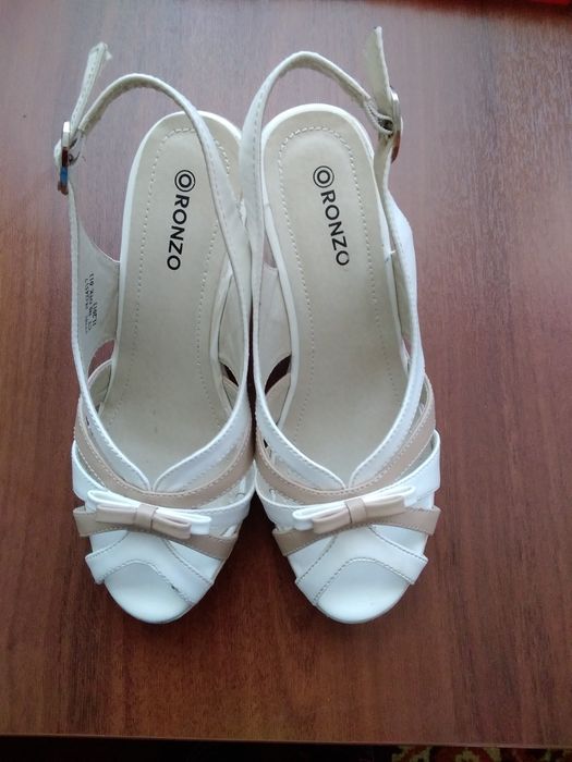 Босоножки женские