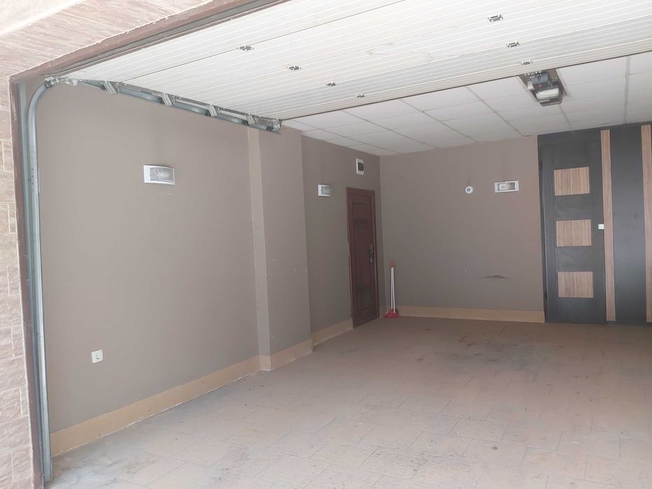 Дава се под наем Гараж / Паркомясто в София, Младост 3 - 36 кв.м за 309.06 € - Снимка #2