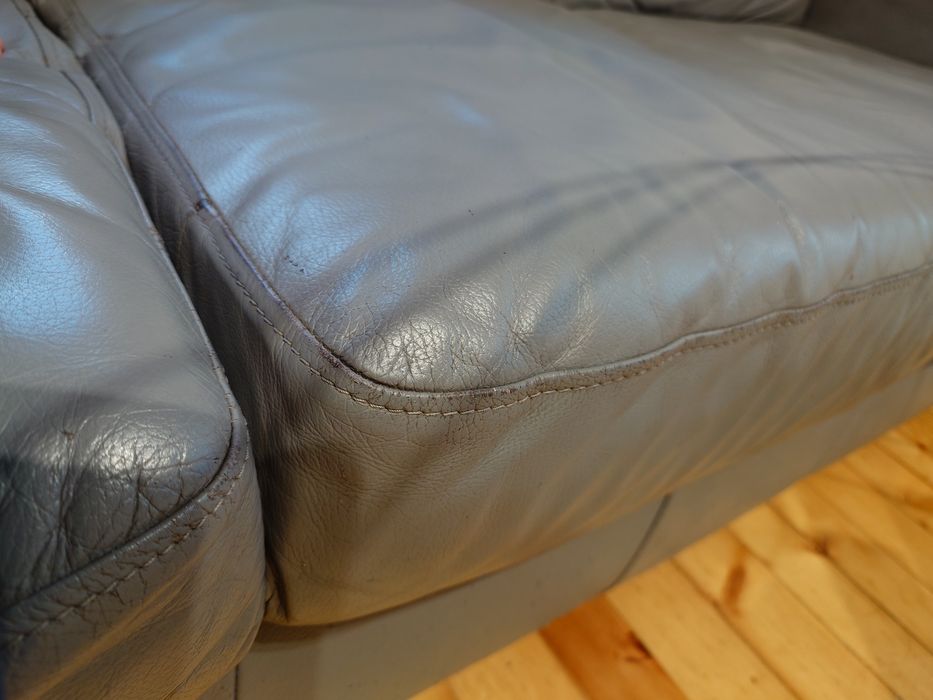 Сив кожен диван тройка, използван