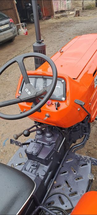 Vând tractoraș 4x4 26 cai putere