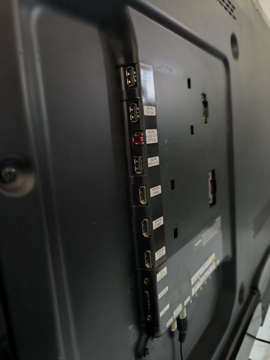 Телевизор Samsung UE55ES8090S - 55 инча смарт тв.