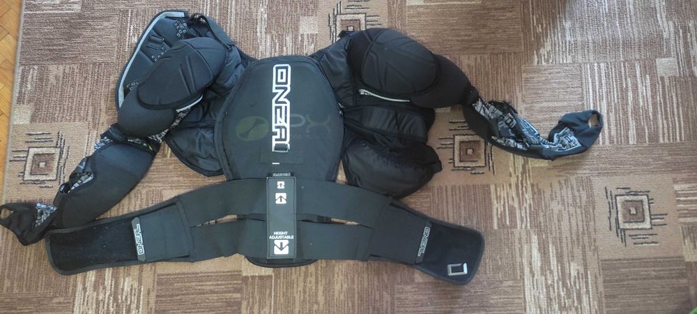 Екипировка за тяло и наколенки