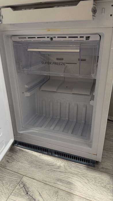 Встраиваемый холодильник