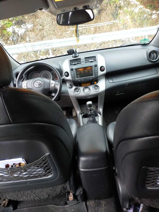 Vând Toyota RAV4