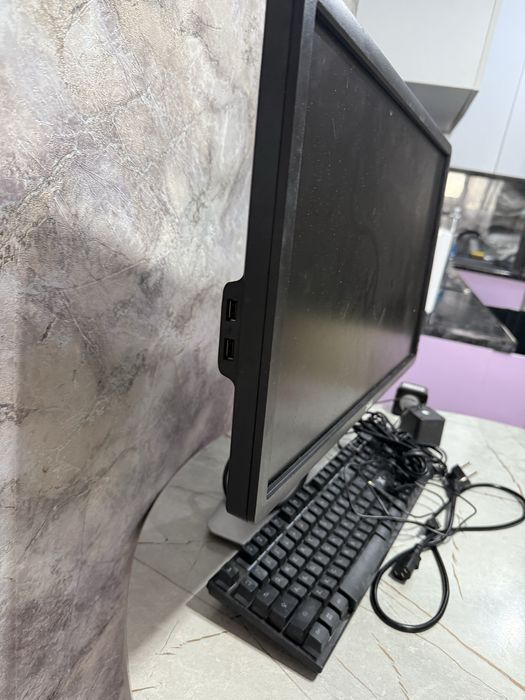 Монитор продам срочно