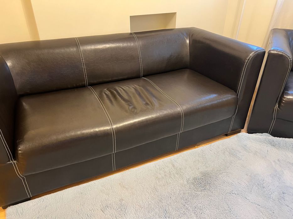 Кожен диван и единичен фотьойл