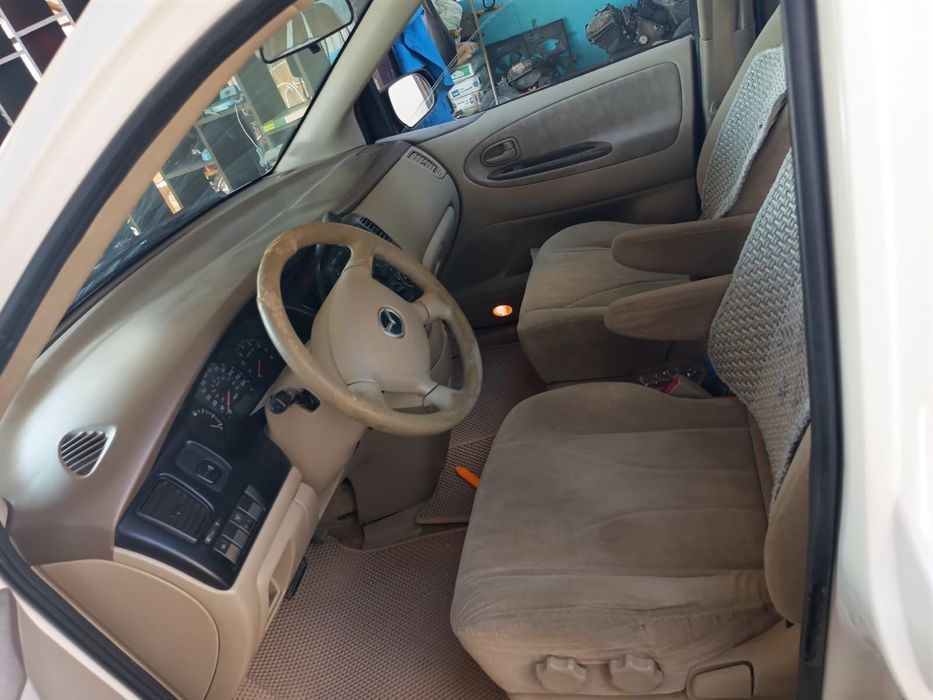 Продам машину американец Mazda MPV