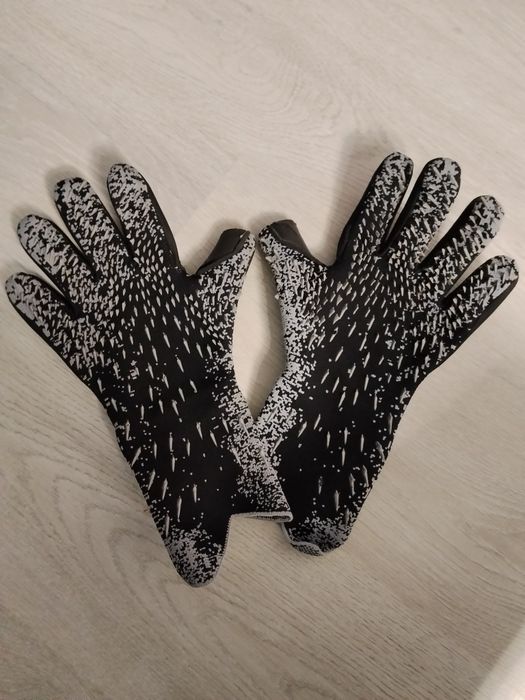 Перчатки футбольные