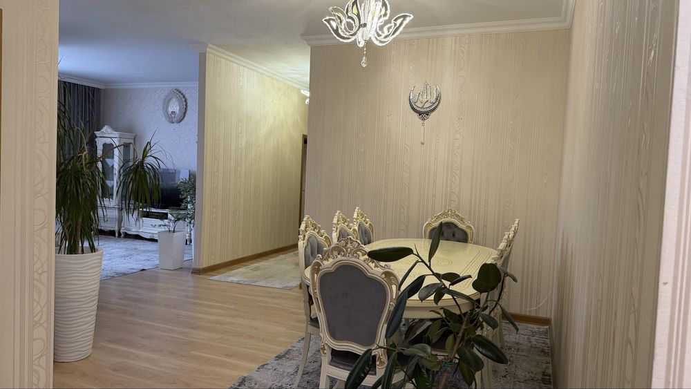 Продается стол со стульями