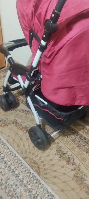 Продаю очень прочную импортную коляску очень удобную