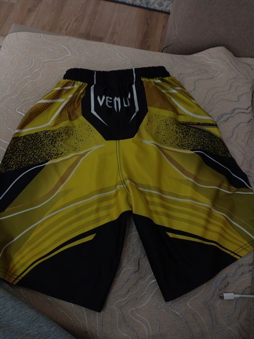 Продаю шорты UFC желтый