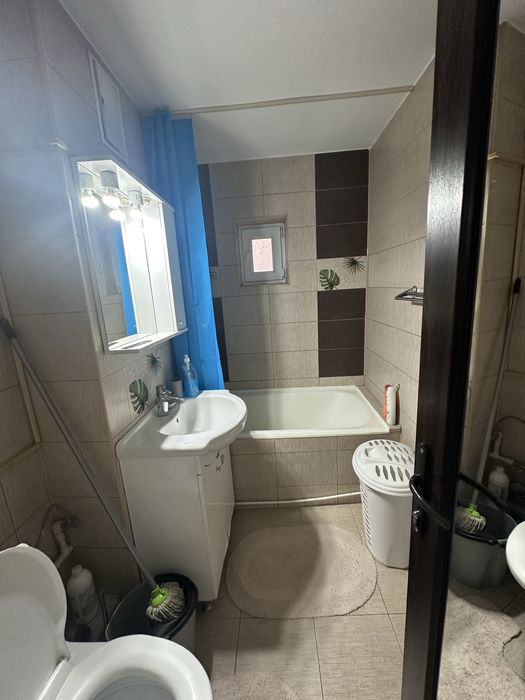 Inchiriez apartament 2 camere ,strada 9 Mai,54m