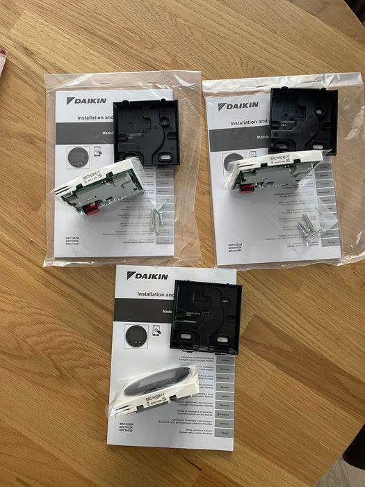 Кабелен стенен термостат Daikin Madoka