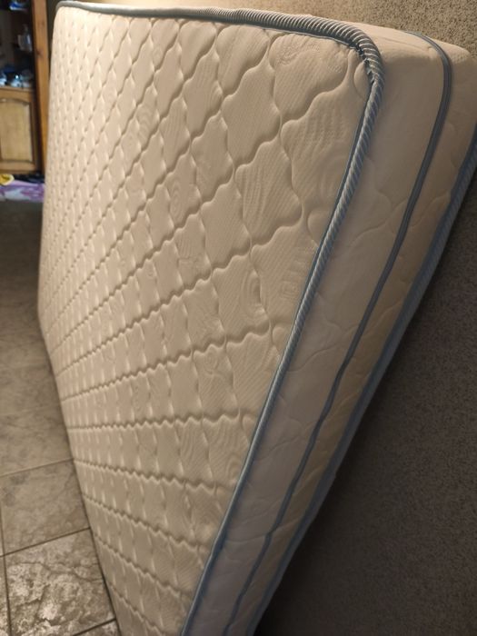 Продавам матрак Флексо