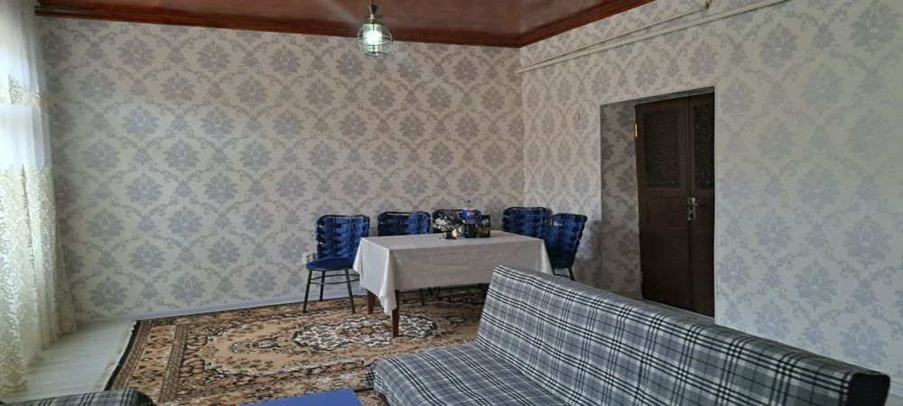 Продаётся дом в общем дворе