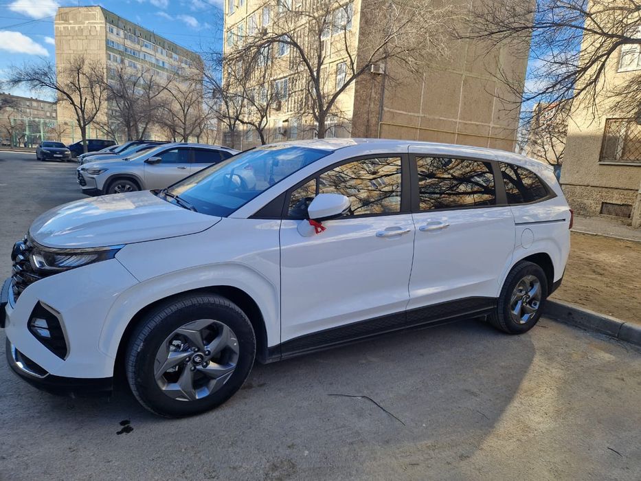 Хюндай Густин минивэн