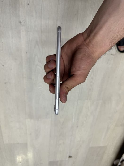 Срочно продам айфон 8+