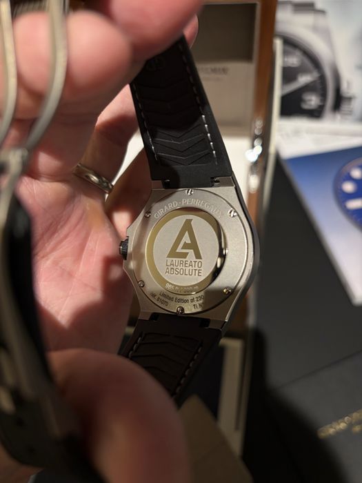 Girard Perregaux Laureato Absolute Ti230 - full box - nepurtat