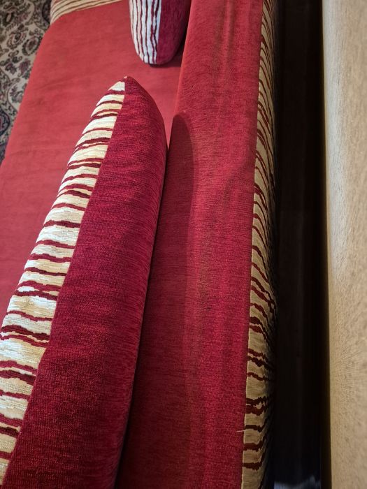 Продам тахту с подушками