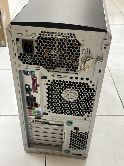 Продам сервер HP xw8400