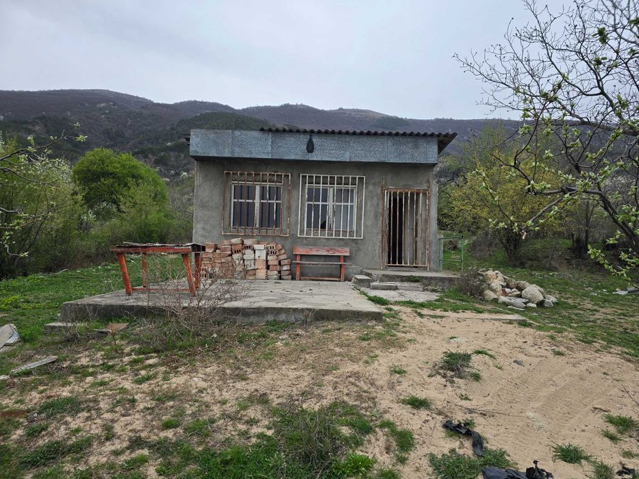 Поземлен инот в гр. Карлоово, м. Ени Кория