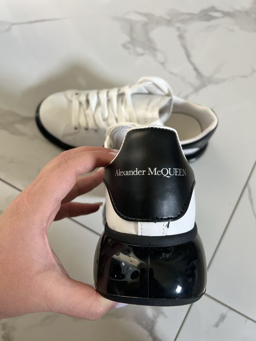 Adidasii MCQ albi Turcia