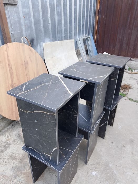 Стол для кухни новый табуретками